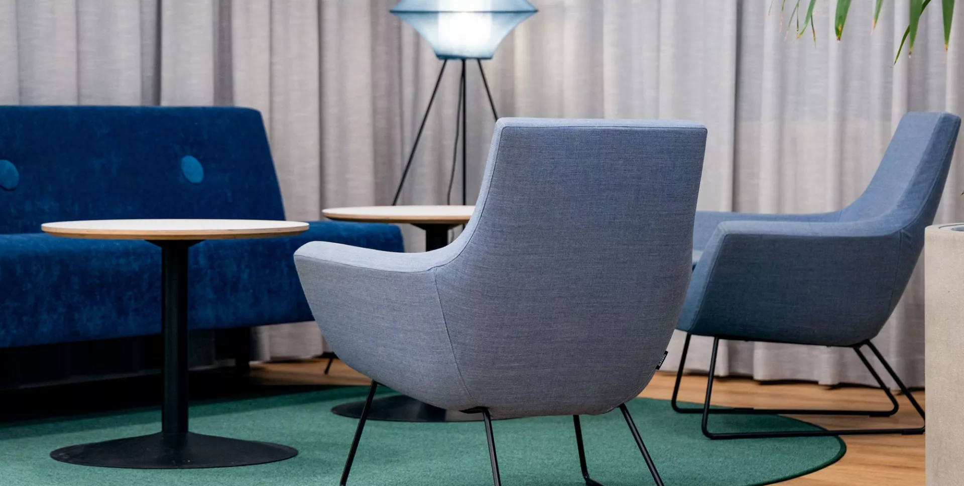Avskärmad loungedel i matsalen på Hitachi i Landskrona