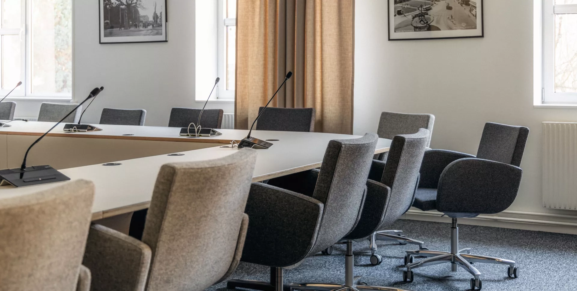 Återbrukade bord anpassade och svetsade av Soecos smeder